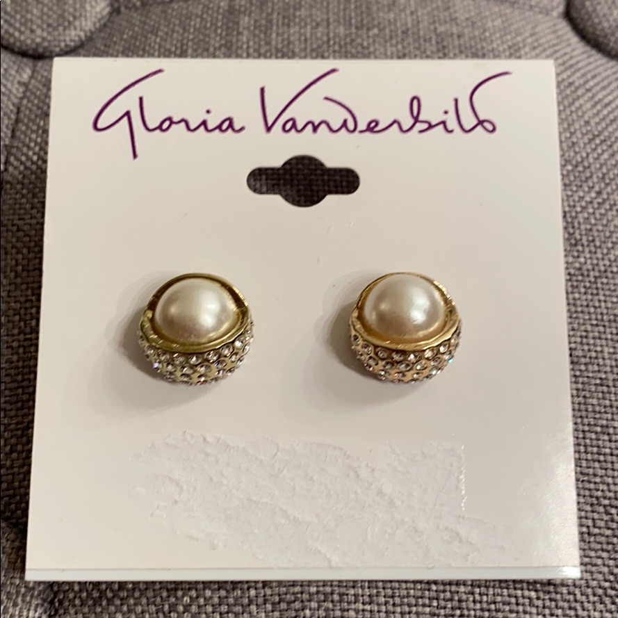 Gloria Vanderbilt Pearl Studded Earring 10$